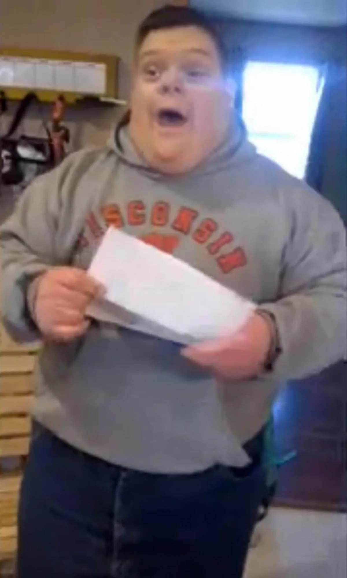 Συγκινητικό βίντεο: Ο ενθουσιασμός μαθητή με σύνδρομο down που γίνεται δεκτός σε πανεπιστήμιο