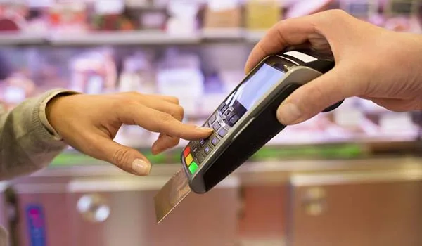 Τι ισχύει για αφορολόγητο, πλαστικό χρήμα και αποδείξεις