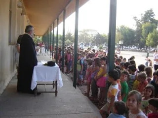 Αγιασμός σήμερα στα σχολεία με ελλείψεις προσωπικού