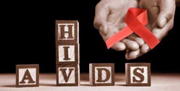 Νέα θεραπεία αντισωμάτων καθυστερεί την επανεμφάνιση του ιού HIV του AIDS