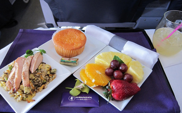 Γιατί είναι τόσο άνοστο το φαγητό στις πτήσεις;