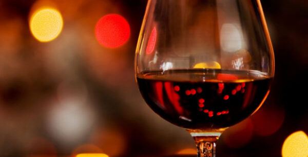 Με επτά είδη καρκίνου συνδέεται το αλκοόλ