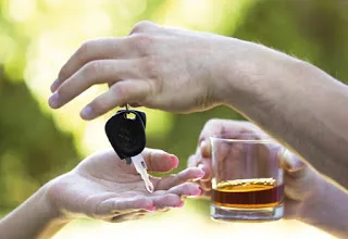 5 μύθοι και αλήθειες για το αλκοόλ και την οδήγηση