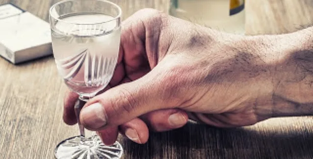 Πόσο αλκοόλ είναι ασφαλές; Τι λένει οι νέες κατευθυντήριες οδηγίες