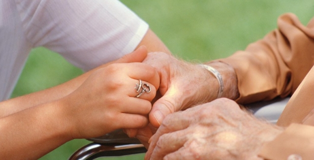 Η ευκολία στην εξαπάτηση των ηλικιωμένων μπορεί να αποτελεί πρώιμο σύμπτωμα της νόσου Αλτσχάιμερ