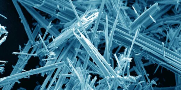 Ο αμίαντος που έβλεπε δασκάλους και μαθητές να περνούν -και ν΄αρρωσταίνουν(;)- στην Καλαμαριά!