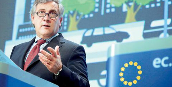 Ανασκευάζει μετά την προκλητική γκάφα ο Ταγιάνι: Αναγνωρίζουμε μόνο την ΠΓΔΜ!