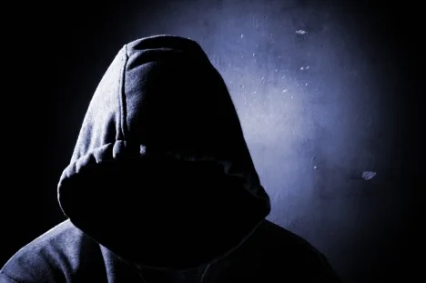 Διευθυντής Δημοτικού Σχολείου δέχτηκε επίθεση από κουκουλοφόρους