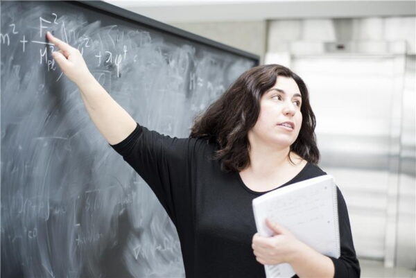Ασημίνα Αρβανιτάκη, η Ελληνίδα Αϊνστάιν – Κορυφαία φυσικός στον κόσμο!