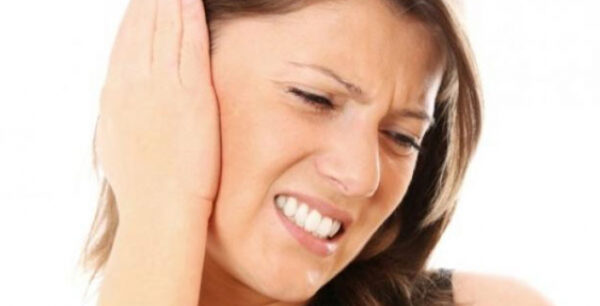 Πόνος στο αυτί: Πότε είναι από κρύωμα και πότε από μόλυνση