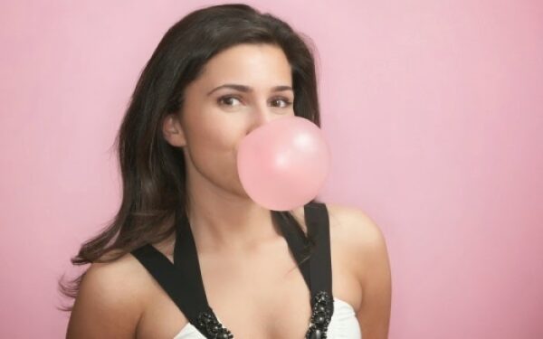 Κατάπιατε κατά λάθος τσίχλα; Δείτε τι συμβαίνει στο στομάχι