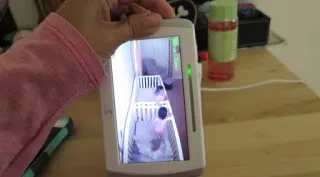 Βίντεο: Μωρά κάνουν ότι κοιμούνται, μόλις ακούσουν τη μητέρα τους