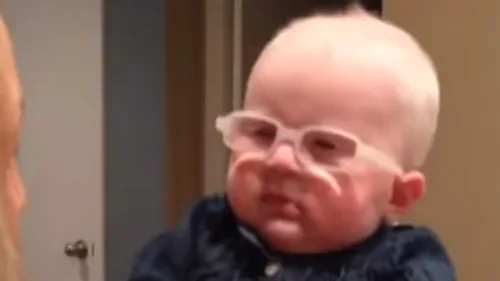 Μωρό με προβλήματα όρασης αντικρίζει για πρώτη φορά την μαμά του!(Βίντεο)