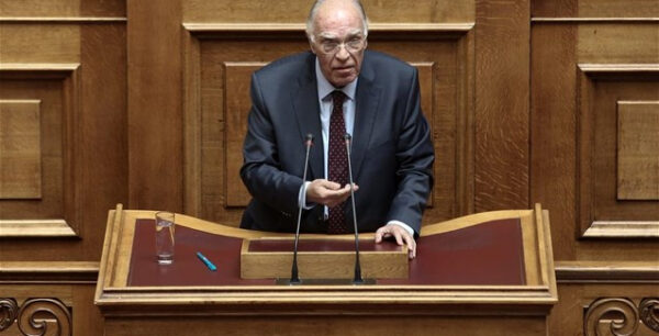 Β. Λεβέντης: Δεν μπορεί υπουργοί να αμφισβητούν την πορεία της χώρας