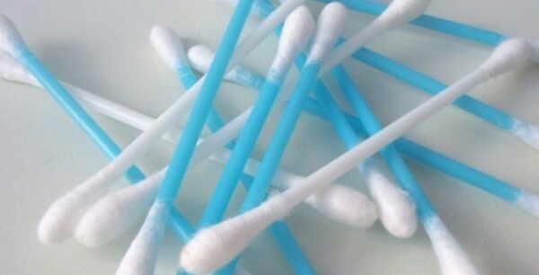 Γιατί δεν πρέπει να καθαρίζετε τα αυτιά σας με μπατονέτα