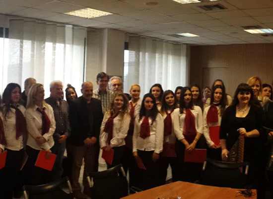 Τα Χριστουγεννιάτικα κάλαντα έψαλαν στον Υφυπουργό Παιδείας Δημήτρη   Μπαξεβανάκη