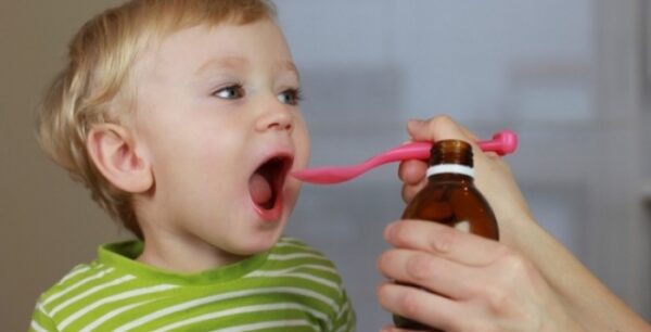 Τα αντιβιοτικά στα παιδιά έως 3 ετών απορρυθμίζουν τη μικροχλωρίδα του εντέρου