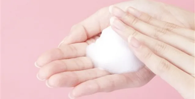 Αφρός καθαρίζει το δέρμα των ασθενών με ψωρίαση κατά πλάκας