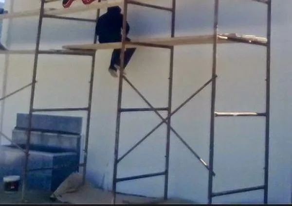 Γονείς έκαναν μόνοι graffiti για να ευαισθητοποιήσουν τους μαθητές. Δείτε τι έγραψαν (ΦΩΤΟ)