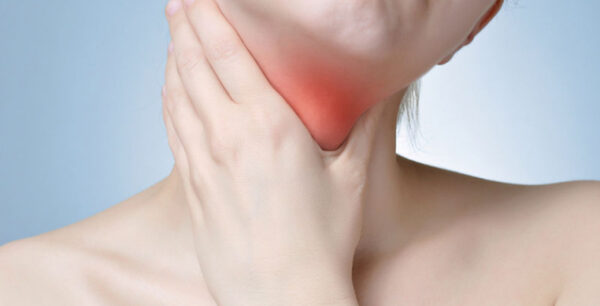 Είναι φαρυγγίτιδα ή λαρυγγίτιδα; Δείτε τα συμπτώματα και πώς αντιμετωπίζονται