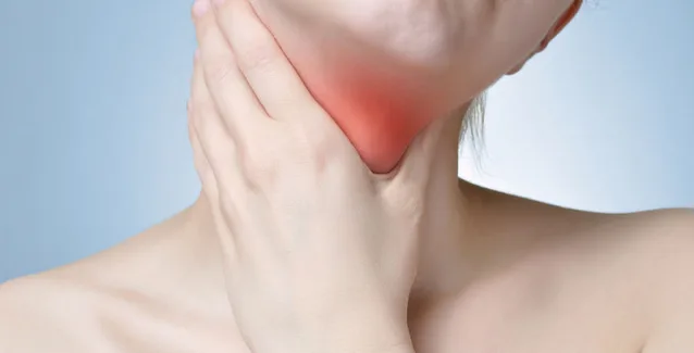 Είναι φαρυγγίτιδα ή λαρυγγίτιδα; Δείτε τα συμπτώματα και πώς αντιμετωπίζονται