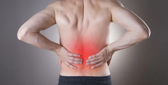 Τα συμπτώματα που δείχνουν ότι έχετε πέτρες στα νεφρά