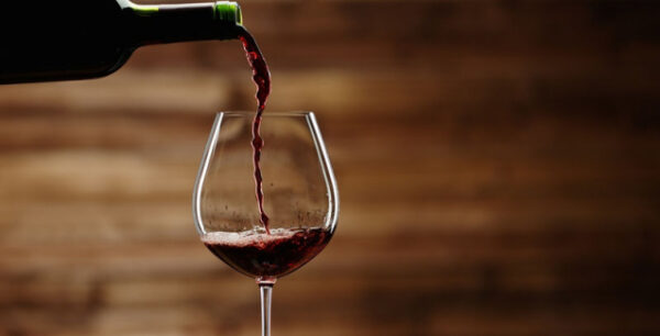 Κρυολόγημα: Πώς βοηθά στην αντιμετώπιση ένα ποτήρι… κόκκινο κρασί