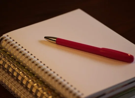 Τετράδια και μπλοκ σε Δημοτικά και Σχολεία Δεύτερης Ευκαιρίας