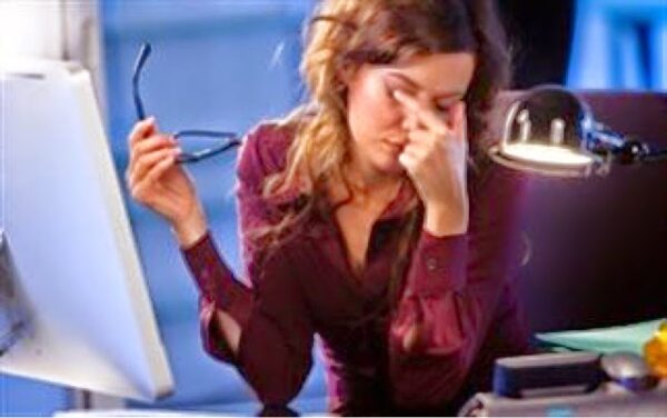 Περισσότερες ώρες στον υπολογιστή, λιγότερος και χειρότερος ύπνος