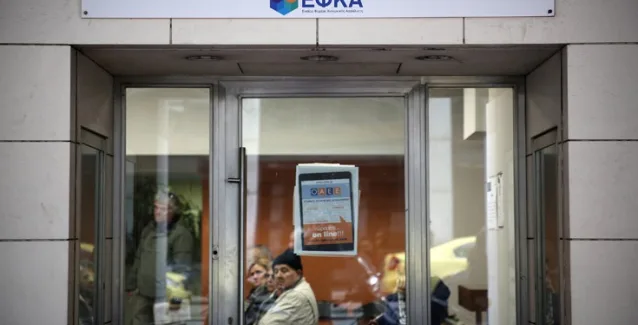 Η κυβέρνηση φέρεται να παίρνει πίσω τη ρύθμιση για τις υπέρογκες εισφορές στα μπλοκάκια