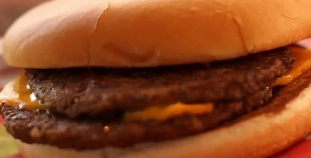 Burger με συστατικά αρουραίου ή και ανθρώπου…