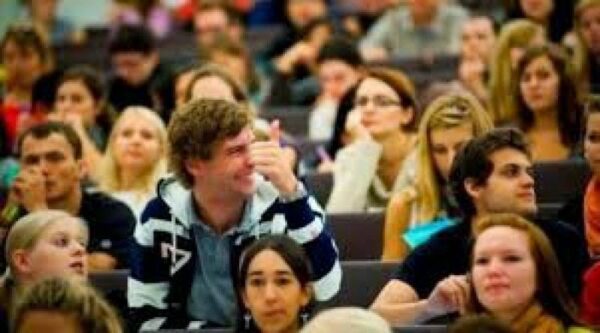 Η τροπολογία για τους “λιμνάζοντες” φοιτητές