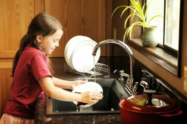 Πώς θα γλιτώσετε νερό από το πλύσιμο των πιάτων; (eco life)