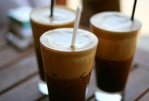 Γιατί ΠΡΕΠΕΙ να πίνετε κρύο καφέ;;;