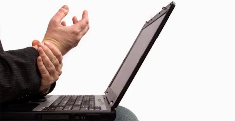 Νεαρός πέθανε μετά από 19 συνεχόμενες ώρες μπροστά στον υπολογιστή