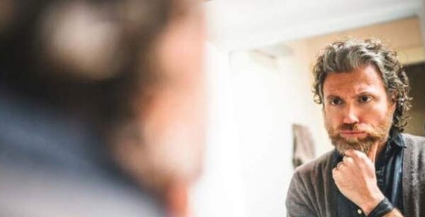 Σύνδρομο Capgras, σπάνιο αλλά τραγικό: Κοιτάς στον καθρέφτη, βλέπεις έναν ξένο και μαλώνεις μαζί του!