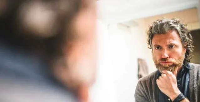 Σύνδρομο Capgras, σπάνιο αλλά τραγικό: Κοιτάς στον καθρέφτη, βλέπεις έναν ξένο και μαλώνεις μαζί του!