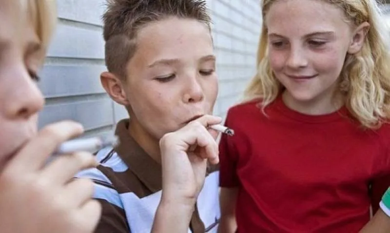 Από 11 ετών ξεκινούν το κάπνισμα τα παιδιά στην Ελλάδα (VIDEO)