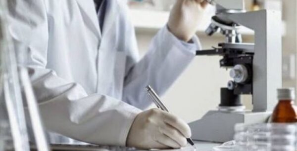 ΒΒC: Ελληνας επιστήμονας ανακάλυψε το “όπλο” του μέλλοντος κατά του καρκίνου