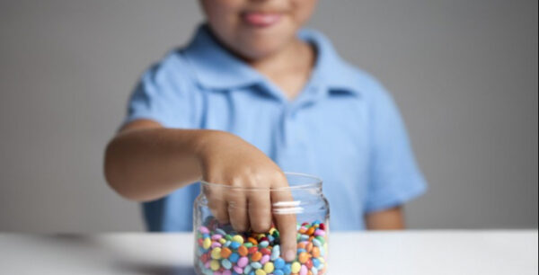 Πόση ζάχαρη πρέπει να τρώνε τα παιδιά; Οι νέες οδηγίες