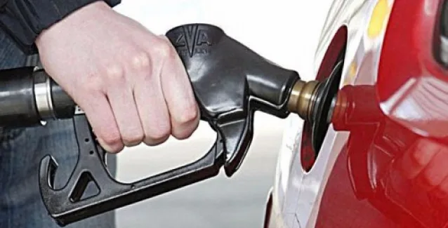 Υπουργείο Οικονομίας: “Φταίνε η πτώση του ευρώ και η άνοδος των διεθνών τιμών που έφθασε  η βενζίνη στο 1,93!”