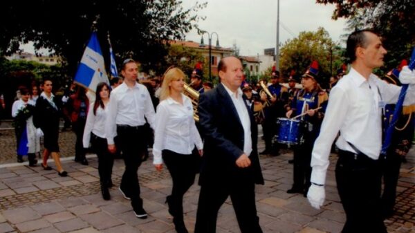 Έδωσε εξετάσεις με τον γιο του και στα 56 είναι φοιτητής στο τρίτο πτυχίο!