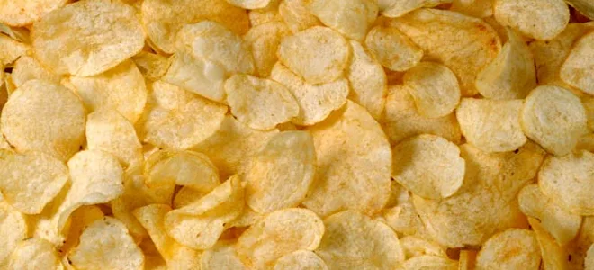 Πώς φτιάχνονται τα πατατάκια: Ανατριχιαστικό βίντεο από εργοστάσιο που θα σας κόψει την όρεξη