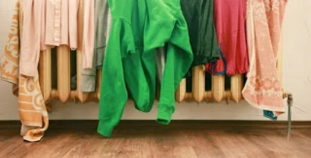 ΠΡΟΣΟΧΗ: Σταματήστε ΑΜΕΣΩΣ να στεγνώνετε ρούχα στο καλοριφέρ – Κίνδυνος για την υγεία;