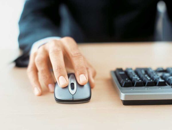 Πού θα αντικατασταθούν τετράδια και μολύβια μόνο με κομπιούτερ ! Ποιοί οι κίνδυνοι !