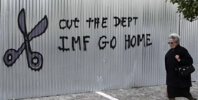 Bloomberg: Το ΔΝΤ να διαγράψει το ελληνικό χρέος και να αποχωρήσει