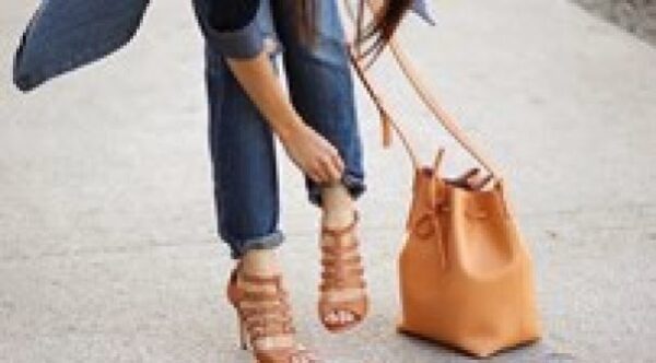 ΠΡΟΣΟΧΗ: Τι μπορεί να πάθετε εάν έχετε συνέχεια βαριά τσάντα