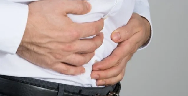 Δυσπεψία: Ποια τα βασικά συμπτώματα, πώς θα την αντιμετωπίσετε