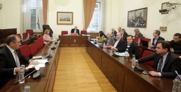 Μόνο ΣΥΡΙΖΑ-ΑΝΕΛ ψήφισαν το πόρισμα της εξεταστικής για τα δάνεια