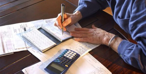 Πώς διαμορφώνονται οι εισφορές για τους ελεύθερους επαγγελματίες – Παραδείγματα